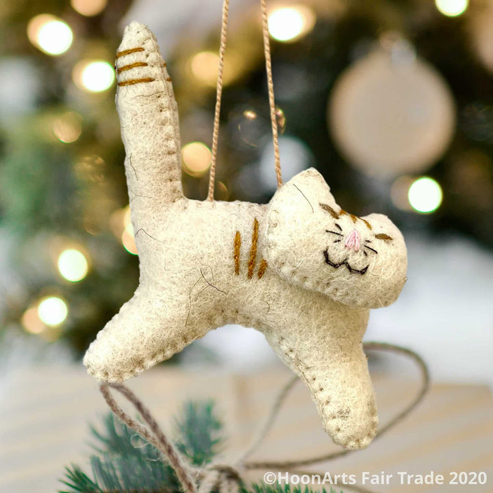 Handmade White Felt Cat Ornament from Kyrgyzstan | HoonArts